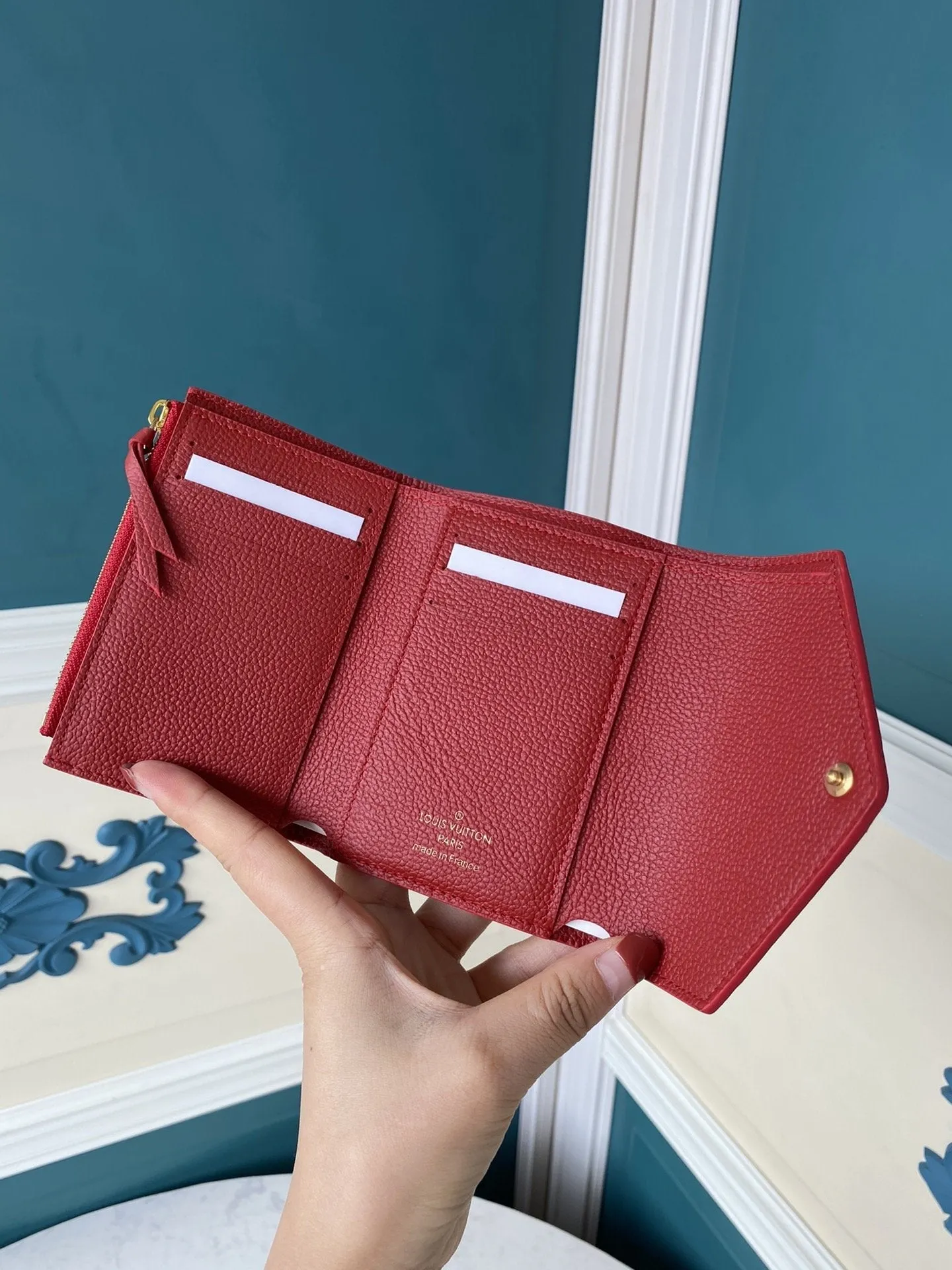 CE - New Wallets LUV 060