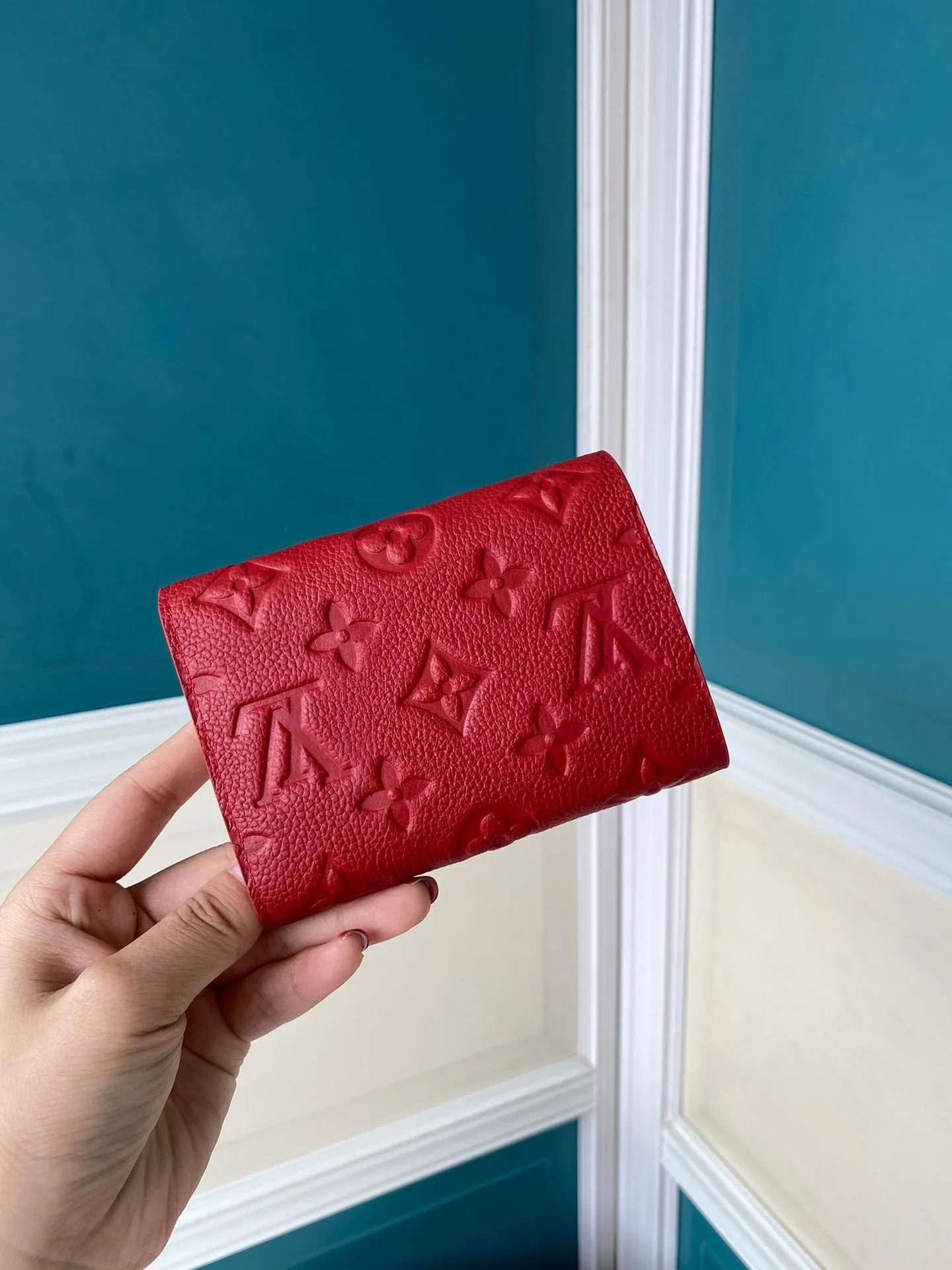 CE - New Wallets LUV 060