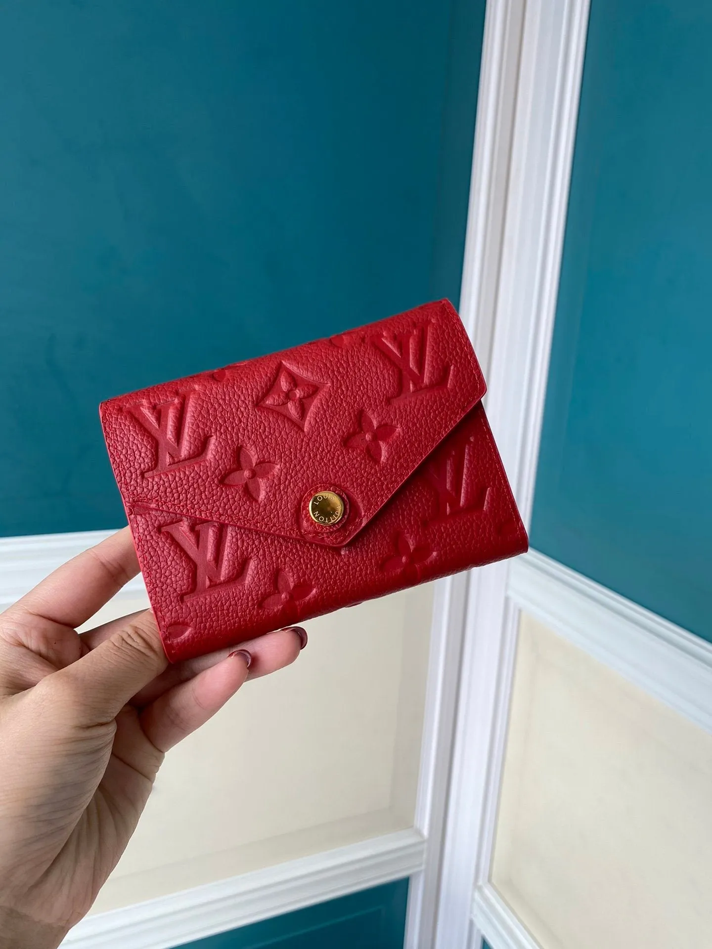 CE - New Wallets LUV 060