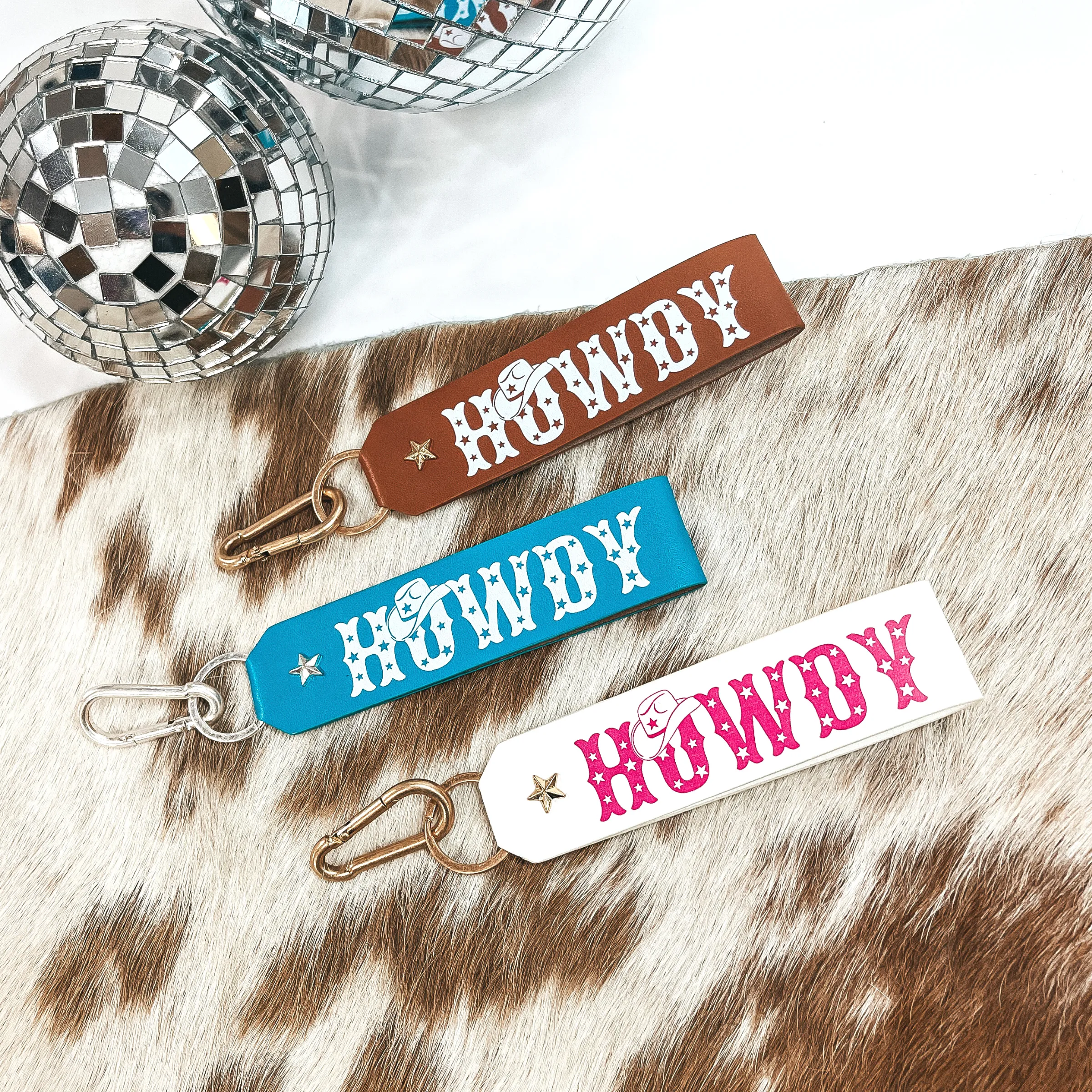 Howdy Star Print Faux Leather Keychain in White with Matte Gold Tone Key Ring