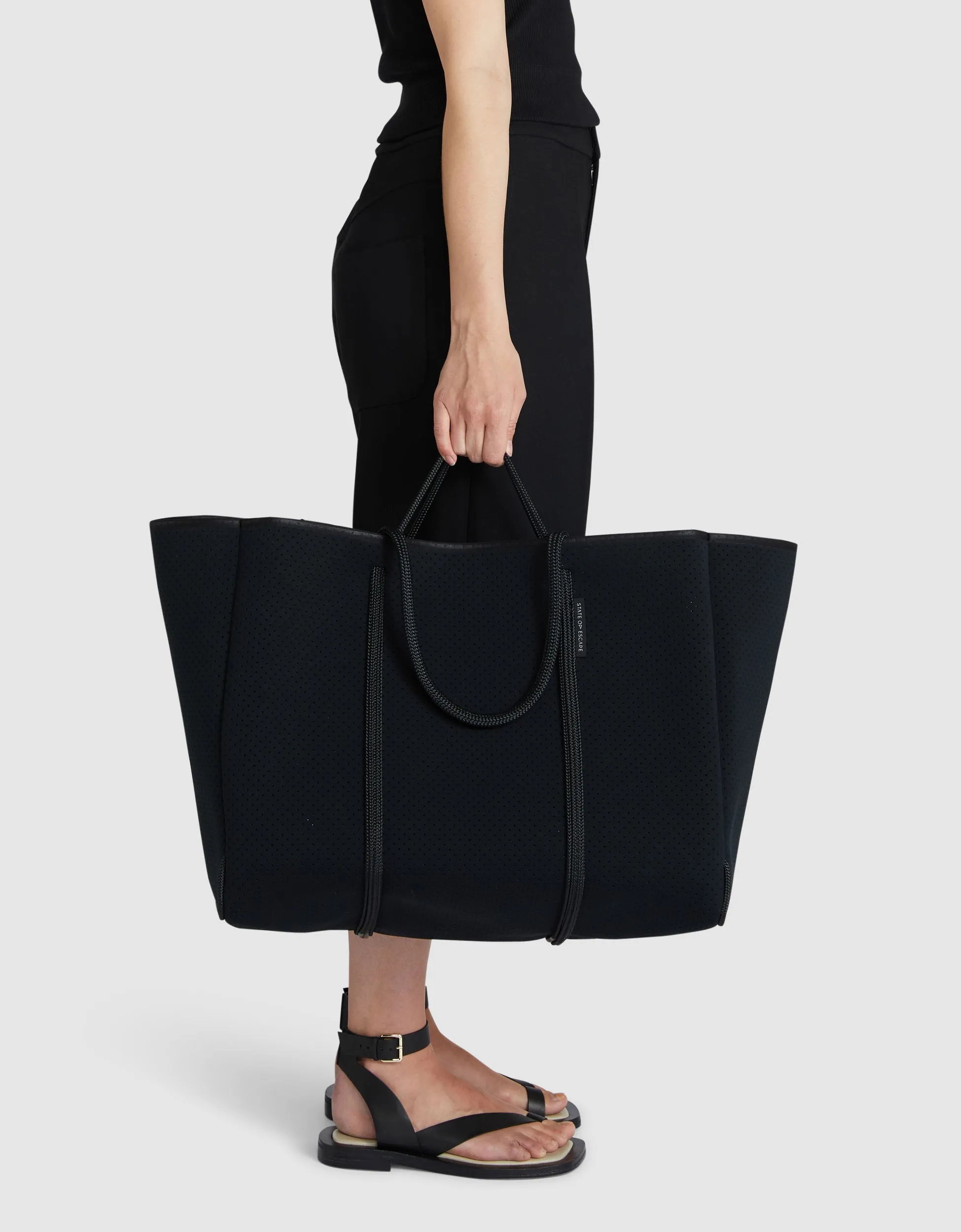 Odyssey tote in black