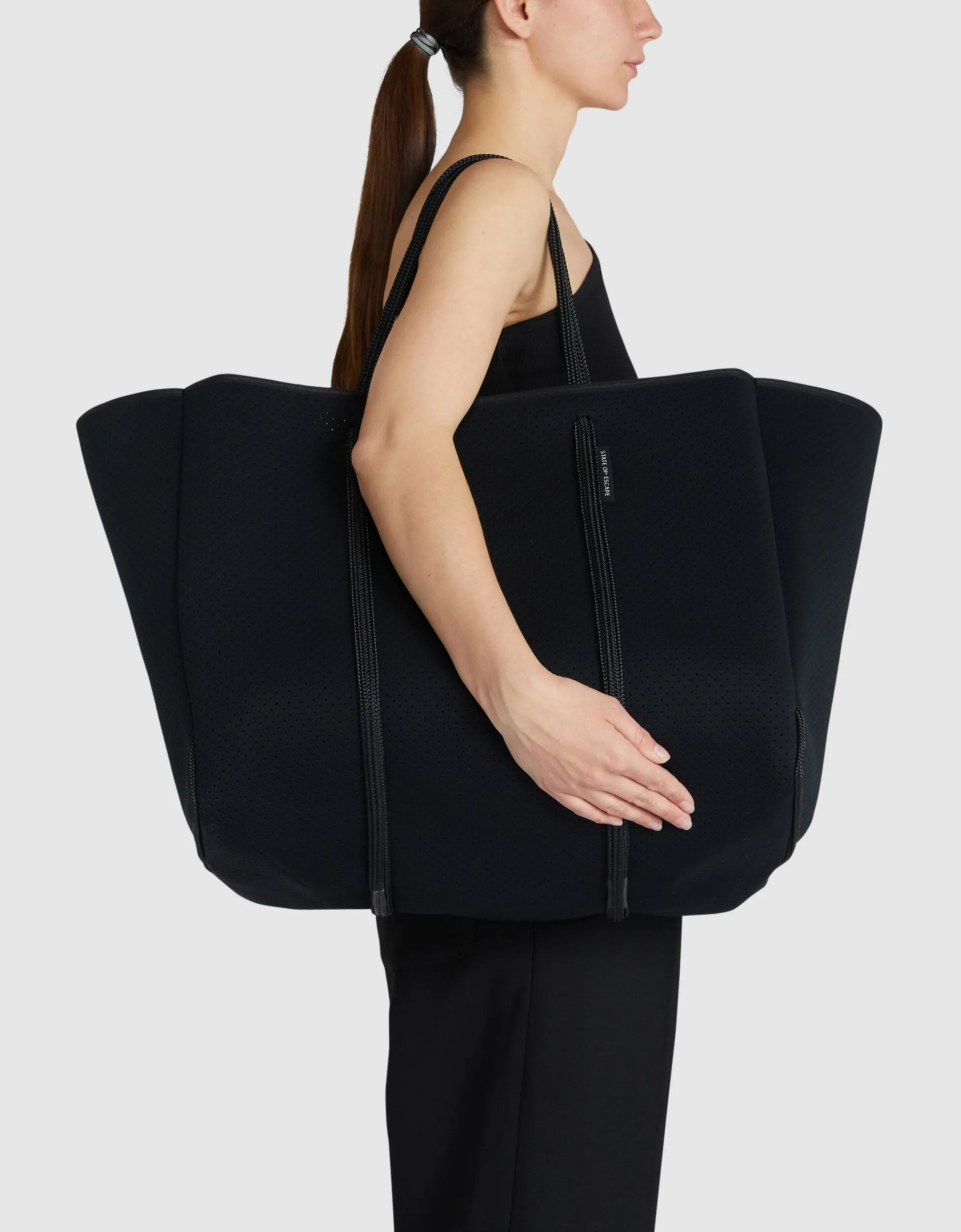 Odyssey tote in black